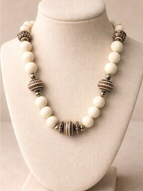 Vintage chunky bead necklace